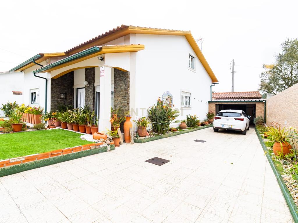 Moradia Isolada com terreno em Marinha Grande - Image 1